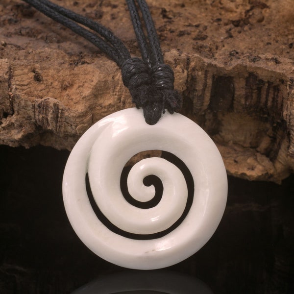 Pendentif spirale Maori Koru en chaîne de surfeur en os, bijoux en os