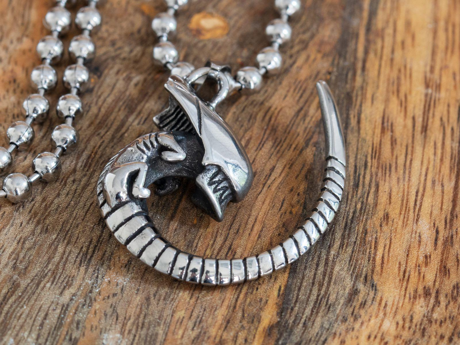 Disney Collar Alien V Predator Covenant, collar de la Reina Xenomorfo
