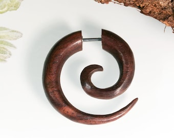 Holz Fake Piercing Spiralohrringe – Handgemachte Holzohrringe mit Schraubverschluss