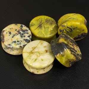 Orecchini dilatatori in pietra fatti a mano, gioielli per le orecchie in pietra naturale Chytha, tunnel per la pelle fino a 25 mm
