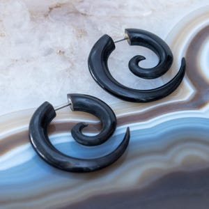Spiral Horn Fake Gauge Earrings, Faux Gauge Earrings, Black Horn Earrings Fake Piercing Earrings