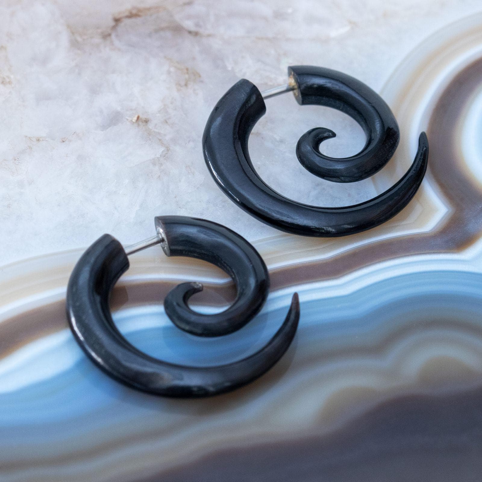 POFET PAB12255 - Set Di 36 Paia Di Orecchini A Perno Con Scatola Regalo A Forma Di Cuore, Orecchini Ipoallergenici Per Ragazze E Donne, Set Di Gioielli Colorati, Dimensioni Multiple E Motivi - Foto 7