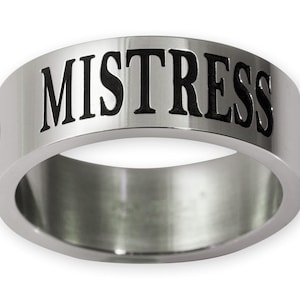 Edelstahl Ring mit Mistress Gravur - Ring mit schwarzer Triskele, BDSM Accessoire