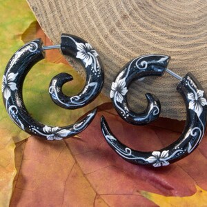 Fake Spiral Wood Stretcher- Hibiscus Flower image 2