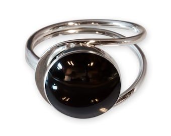 Anillo abierto de plata con aspecto de ónix, anillo de mujer, anillo envolvente, piedra negra.