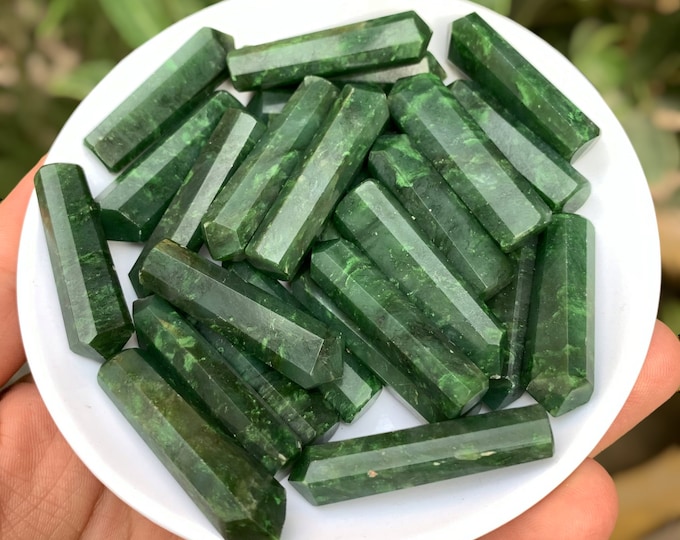 Nephrite Jade Pendants, Jade Pendants, Nephrite Pendants, Green Nephrite Pendants, Green Jade Pendants, Nephrite Crystals, Nephrite, Jade