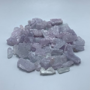 Natural Pink Kunzite Crystals, Kunzite Crystals, Pink Kunzite Crystals, Kunzite Stone Crystals, Pink Kunzite, Natural Kunzite 100 Grams