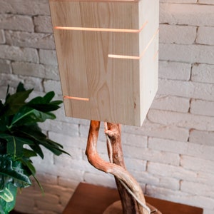 Lampe En Bois Flotté Naturel Faite à La Main -design Original Moderne
