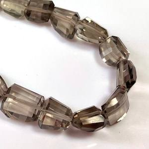 7-Zoll-10x9-10 x 12 mm Natürliche Rauchquarz-Nuggets Stepcut Twisted Facettierte Nuggets 17 Perlen ca. / Rauchquarz / Rauchquarz Briolette Perlen