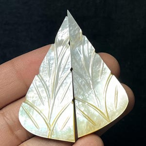 Natural MOTHER OF PEARL Fancy/Round For Earring Beautiful Carved Shell Beautiful jewelry/Mop Shell Pair Gemstone Cabochon Earrings