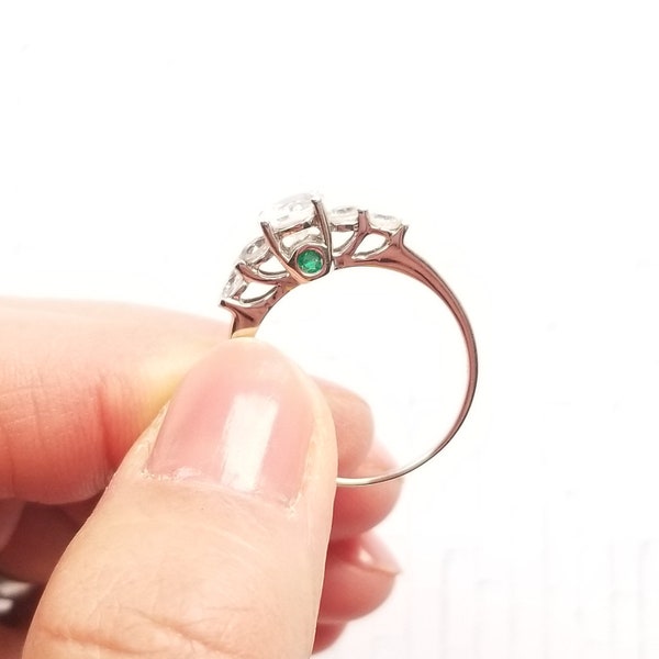 10kt White Gold White Zircon and Colombian Emerald Ring - Size 9
