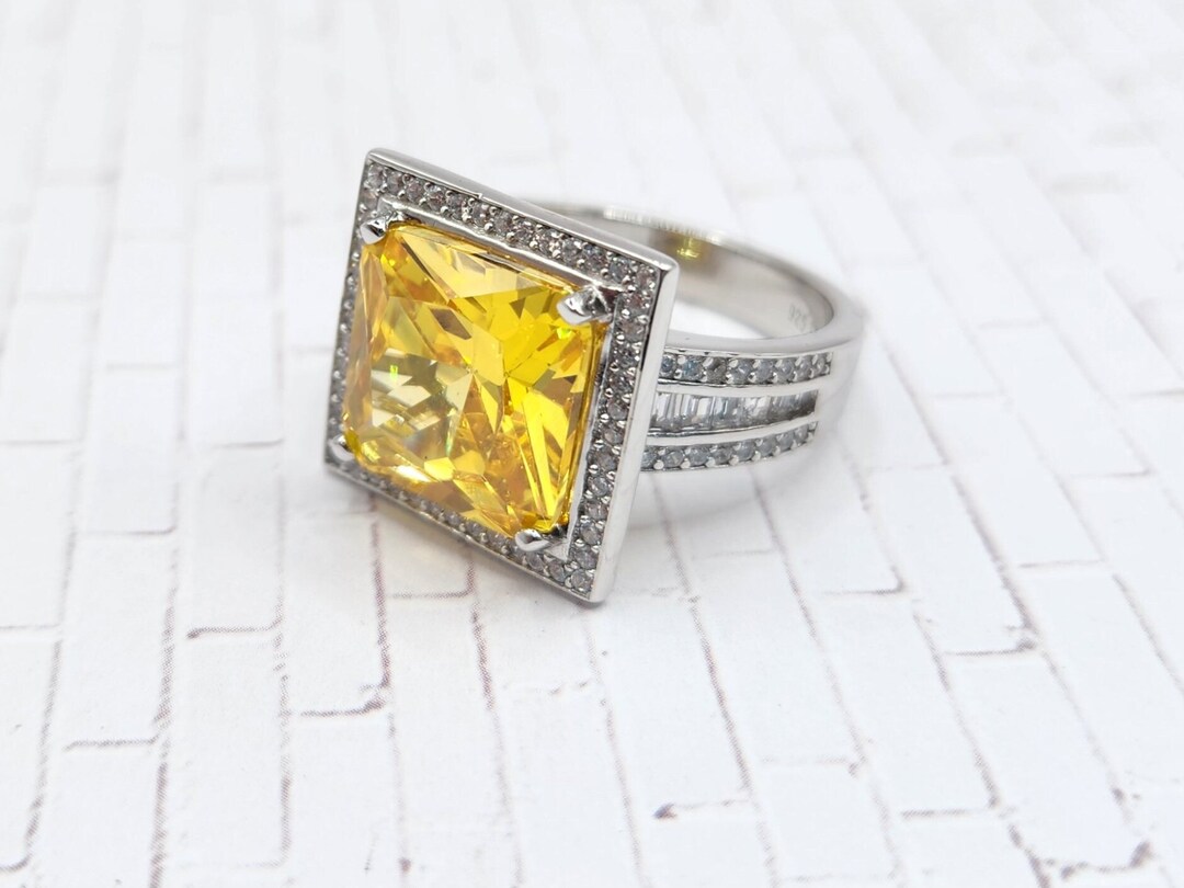 SIMULATED YELLOW DIAMOND and Simulated White Diamond Ring in Platinum