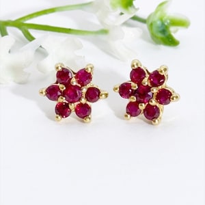 Rubin Blüten-Ohrstecker: Echter Edelstein, Juli Geburtsstein