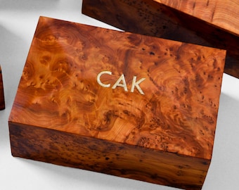 Joyero de madera, regalo para boda, caja de terciopelo personalizada, regalo para enamorados, caja de madera, caja de almacenamiento única de Thuya Burl con soporte para anillos, caja de regalo grabada