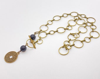 Lariat de cierre delantero ajustable con moneda de la suerte china de bronce