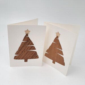 Carte de vœux en placage de bois véritable et papier de qualité supérieure avec éléments découpés au laser.