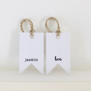 Etichette regalo personalizzate - Etichette con nome bianco - Etichette per bomboniere - Segnaposto - Etichette per baby shower - Etichette regalo di compleanno con spago