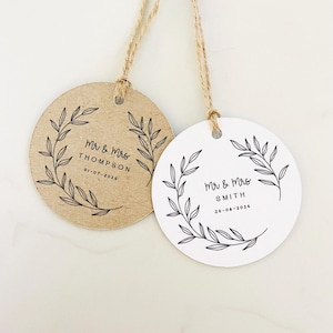 Etiquetas redondas para regalos de boda con diseño de corona de laurel y olivo en papel kraft o blanco