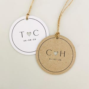 Etiquetas redondas para regalos de boda con diseño de corazón recortado en papel kraft o blanco