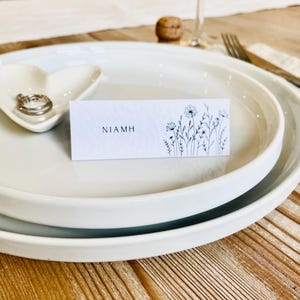 Wildflower Wedding Place Cards - Floral Place Names - Flower Place Settings - Kraft Brown or White — Baby or Bridal Shower