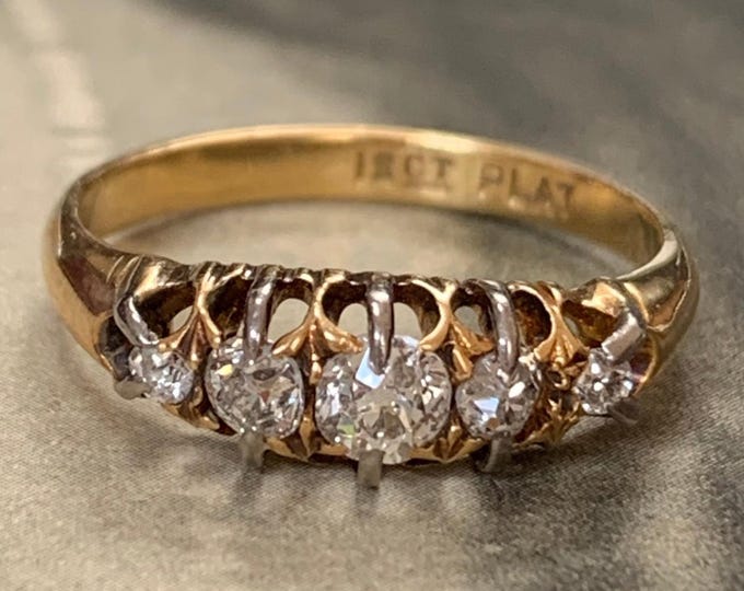 Edwardian 18ct gold Diamond Ring Platinum set. 0.5tcw with 5 graduating diamonds. Beautiful antique ring. Ring size J, size 4 5/8 US