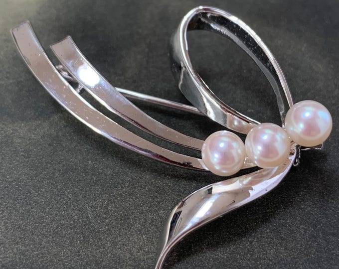 Vintage Mikimoto Akoya Pearl Brooch: Silver Wave Design, 1960s
