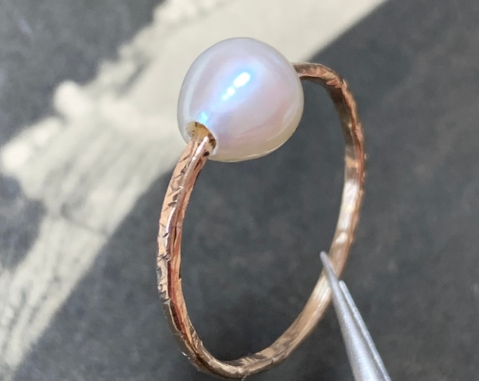 hammered 9ct gold baroque pearl ring. Ring size O UK in recycled 9K yellow gold
