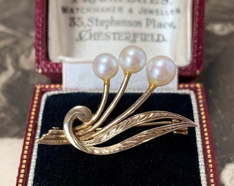 Vintage Mikimoto Pearl Brooch 9ct yellow gold. Japanese cultured Akoya pin dates from 1970 English Hallmark