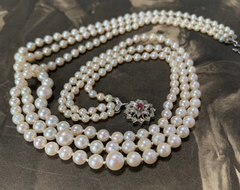 19 inch Vintage triple pearl necklace. Natural ruby 18ct gold floral clasp 3 strand Akoya graduated pearls 232 pearls 4mm-7mm