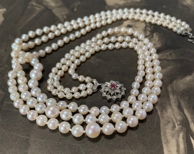 19 inch Vintage triple pearl necklace. Natural ruby 18ct gold floral clasp 3 strand Akoya graduated pearls 232 pearls 4mm-7mm