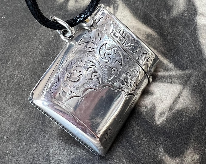 1901 Vesta Case Pendant Forget me not fern Engraved Keepsake Locket 1901-1902 Chester Hallmark 29grm sterling silver for chain or strap