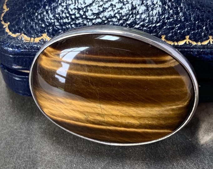 1988 Malcolm Gray, Ortak Brooch. Sterling silver tigers eye brooch. 17 grams with Full Edinburgh hallmarks. Bezel set gemstone