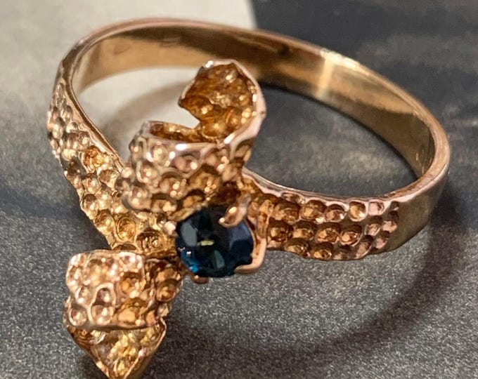1971 9ct Gold Sapphire Ring, Modernist Scroll Design, Birmingham Hallmarked