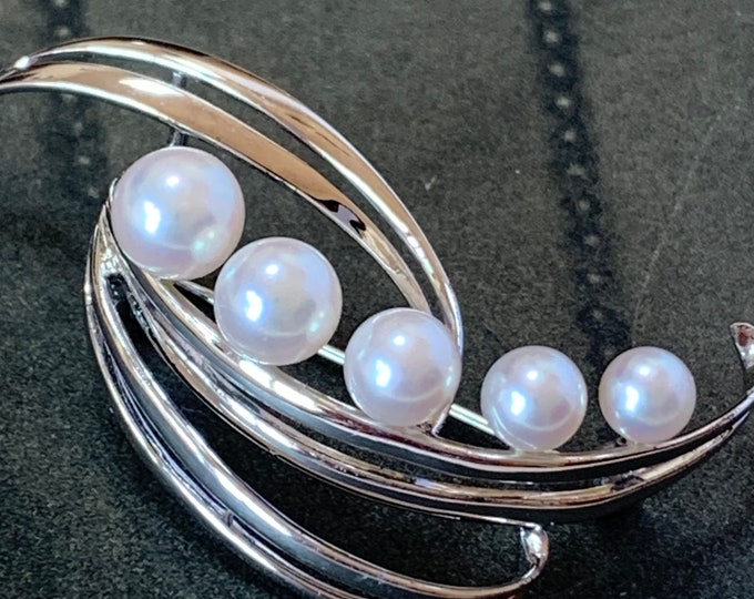 Mikimoto Vintage pearl brooch. 5mm -7mm Akoya pearls. 5 AAA gem quality pearls. Solid Silver wave design.