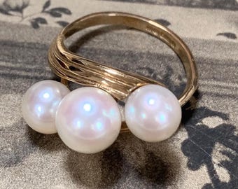Mikimoto Akoya Pearl Ring AAA Quality Saltwater Large Cultured Pearls set in 9ct Gold. Ring size K, size 5 1/8th US