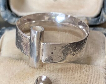 Modernist silver ring.  Vintage 925 Scandinavian artisan ring. Size L UK, size 5.5 (US). 4 Grams. 6mm silver band. Maker unknown