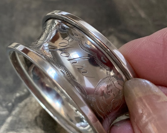 925 Silver Napkin ring. Art Deco 1926 Birmingham hallmarks. Central "John" engraving. 8.3 grams