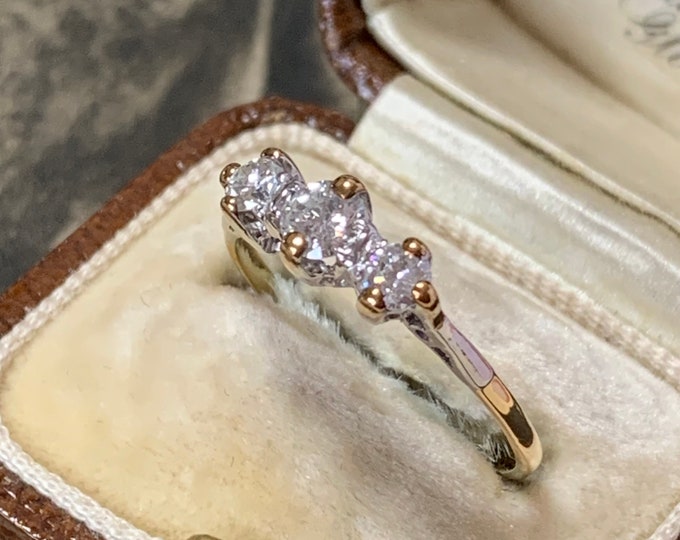 Diamond trilogy ring. 0.4 carat 18ct Gold and platinum. Clarity VVS 2 Vintage brilliant cut natural diamonds. Ring size L 1/2