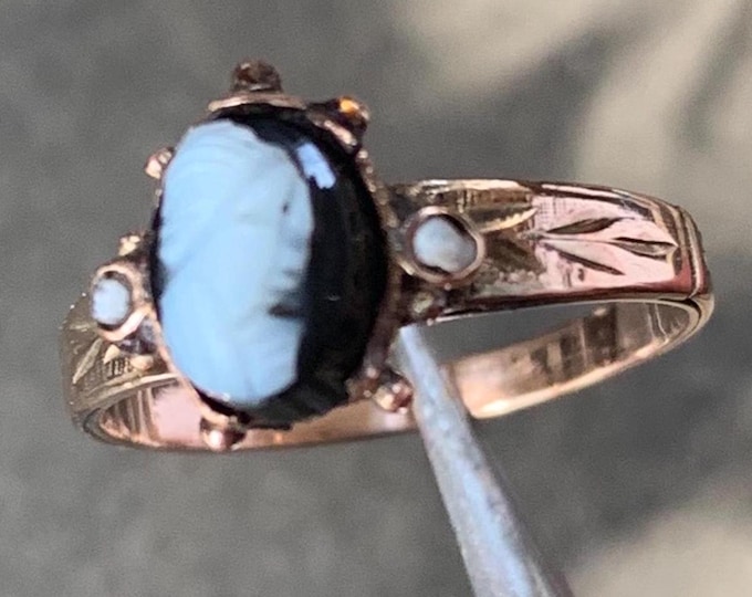 Victorian cameo 9ct gold ring. Seed pearls size H size 3 3/4 US. Historic antique gold ring