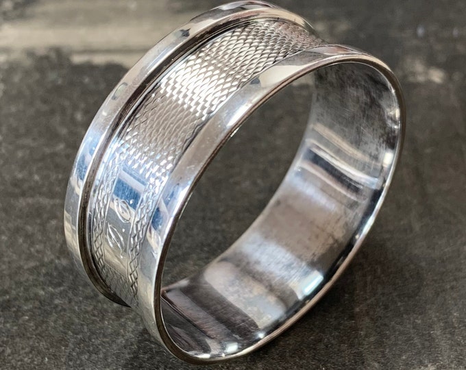 Art deco solid silver napkin ring. Lovely piece to hold napkins neatly on a dining table for special occasions