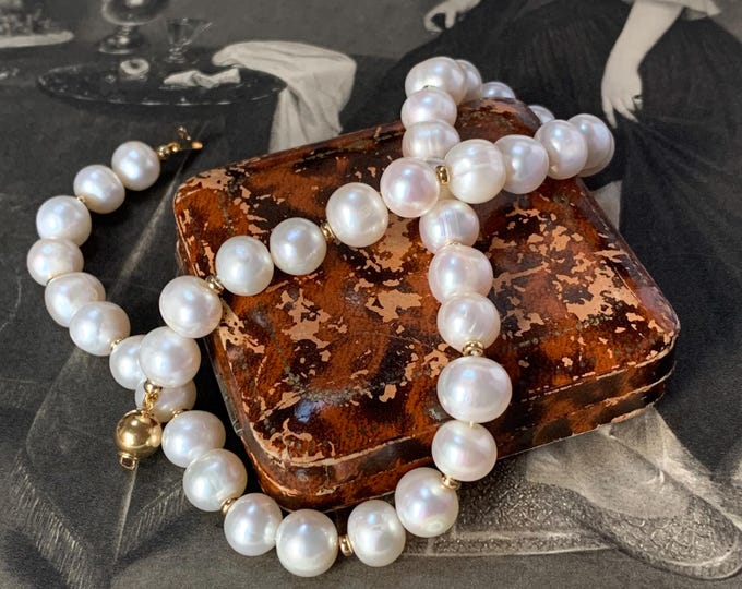 Pearl Necklace 18ct Gold Clasp. 10mm baroque pearls. 17 inch Princess Length pearl strand