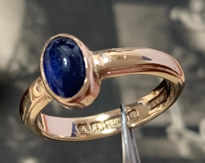 Art Deco natural Sapphire ring. 9ct yellow gold with 1920 full English hallmarks