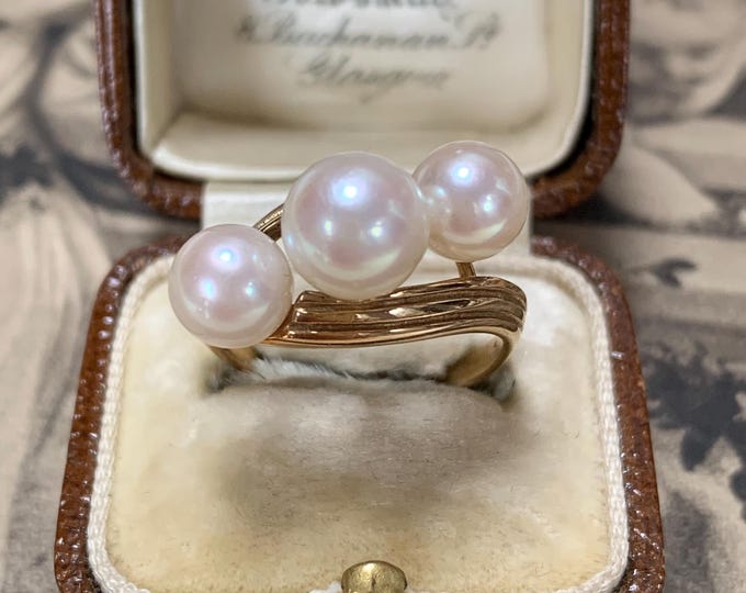 Vintage Mikimoto Akoya Pearl Ring: 9ct Gold Trilogy Bypass Design with 7mm AAA pearls