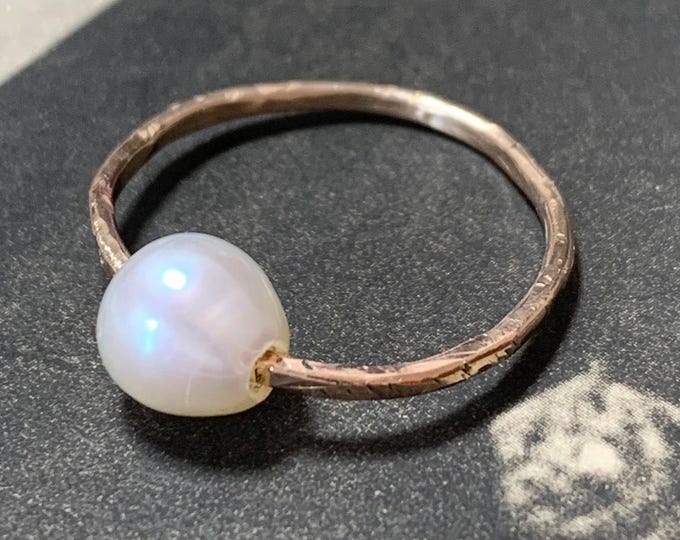 9ct gold baroque pearl ring. Ring size O UK in recycled hammered 9K yellow gold