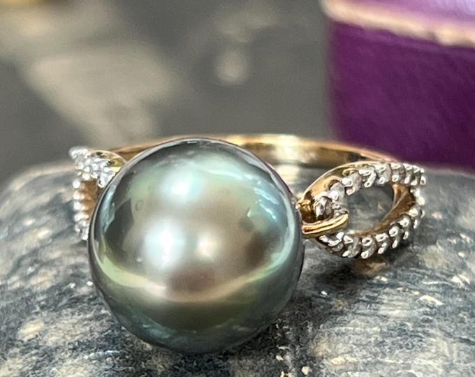 Diamond and pearl ring Large black south sea pearl