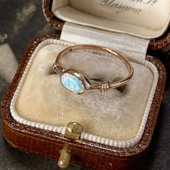 Vintage opal ring in 9ct yellow gold. English hal… - image 5