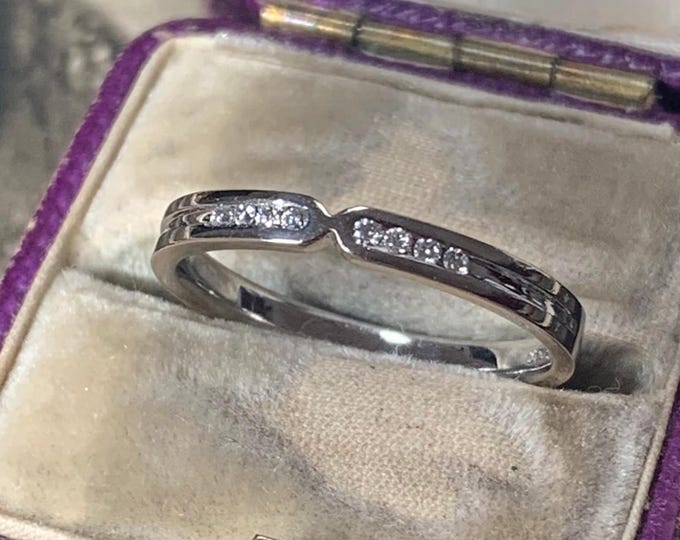 Vintage Diamond ring. 18ct white gold. 8 bright brilliant cut diamonds. 0.20 ct diamonds. Birmingham Hallmarks. Ring size M.5  diamond band