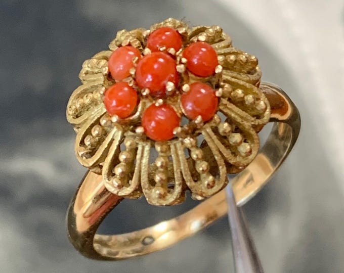 1950s 22ct gold ring | Coral gemstone floral design | Retro cocktail ring | Size M (UK) size 6 US | 4 grams weight
