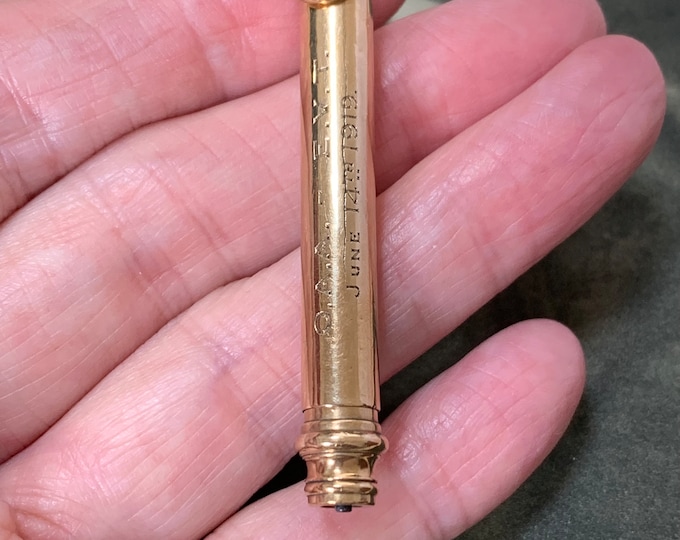 1918 Solid Gold Retractable Pencil. Edwardian 9ct gold hallmark London makers stamp.  Weight 12.7 grams for chain or leather strap necklace