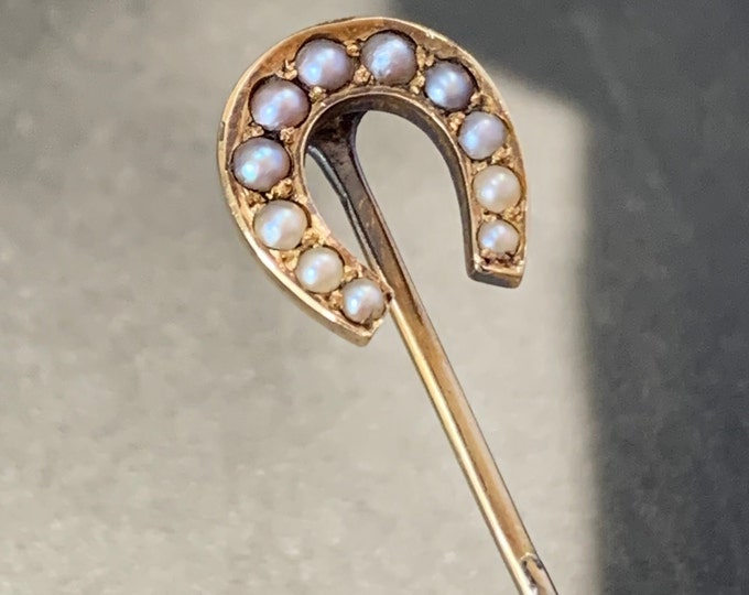 Victorian horse shoe brooch stick pin with red antique box. 18ct gold and pearl Lucky horseshoe keepsake brooch